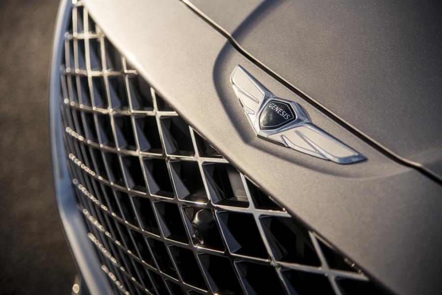 Логотип Genesis GV80 AWD 2020 года  (NA) (фото 12 из 40)